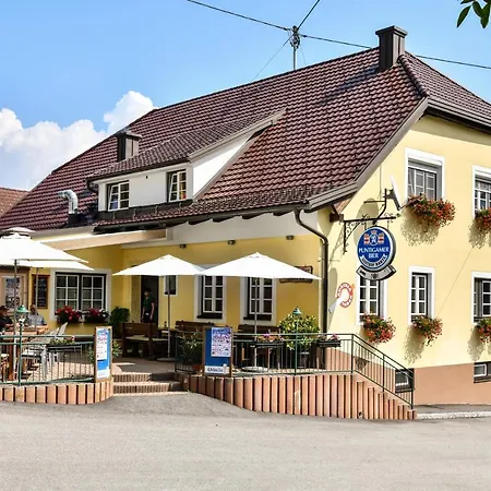Hartl & Hartl Stadl 2*